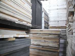 征途国际官网物流与世纪ly会展公司签定设备存放仓储服务合同