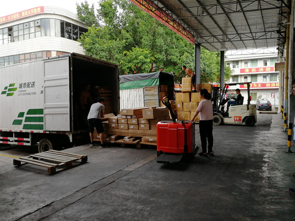 拉萨电商仓库作业实景