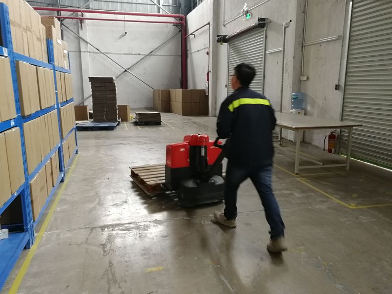 拉萨仓储表包员工作业