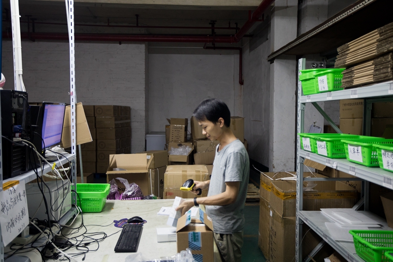 拉萨仓储服务员工